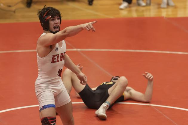 Elgin’s Dominick Bennedetto celebrates his victory in the 144-pound championship match during the Class 5A West Regional Tournament last Saturday at Carl Albert High School. Bennedetto defeated Lawton MacArthur’s Calvin Moon 4-1. HUGH SCOTT JR. | SOUTHWEST CHRONICLE