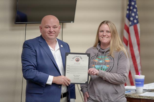 Elgin Mayor JJ Francais congratulates Elgin Middle School Teacher Jessica Smith, who was presented with a mayoral citation during an Elgin City Council meeting Feb. 16 for her work promoting civic engagement among Elgin students. CHRISTOPHER BRYAN