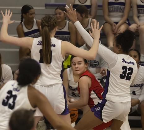 Point guard Maycee Hill looks under the arms of  two Bethany defenders as she tries to find an open teammate during Elgin’s loss to the Lady Bronchos last week. HUGH SCOTT JR | SOUTHWEST CHRONICLE