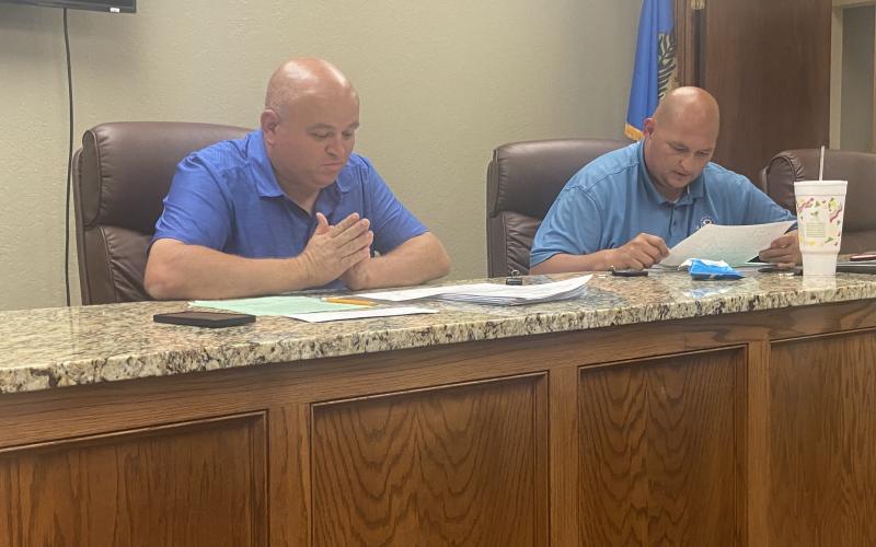 : From the left, Elgin Mayor JJ Francais and Councilman Josh Thoma prepare for Monday’s special meeting. The council unanimously approved new maps of the city’s voting wards.  Eric Swanson/Staff photo