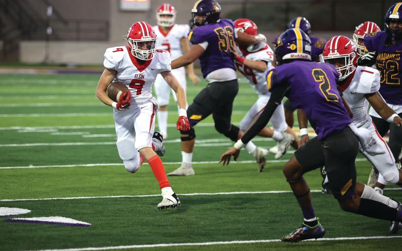 Owl tailback Matthew Lund runs around right end on one of his 18 carries last Friday. Lund gained 187 yards and scored twice. Photo by Hugh Scott Jr.