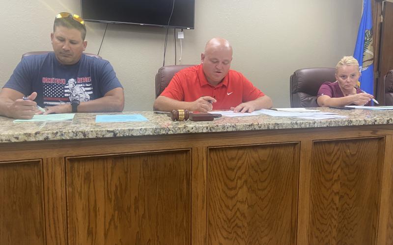 From the left, Elgin City Councilman Fred Guevara, Mayor JJ Francais and Councilwoman Nettie Evans review documents before Monday’s special meeting. The council designated the time slot from 6-8 p.m. Oct. 31 as Elgin’s official trick-or-treat night. Eric Swanson/Staff photo