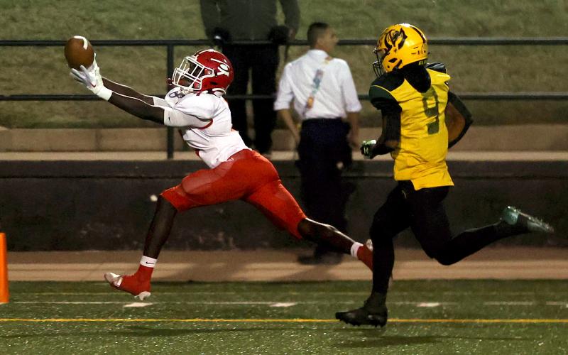 Michael Adesola (4) catches the winning TD during a come-from-behind victory over Lawton MacArthur. HUGH SCOTT JR. | SOUTHWEST CHRONICLE