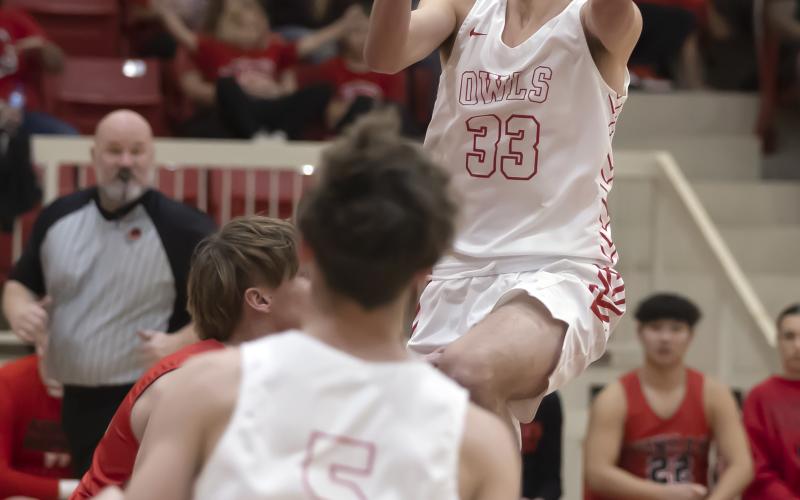 Elgin senior Christian Reed looks for an open teammate against Duncan. Reed missed Elgin’s game against Newcastle. The Owls return to action Jan. 3 against Cache followed by the Weatherford Classic Jan. 5-7. HUGH SCOT JR. | SOUTHWEST CHRONICLE