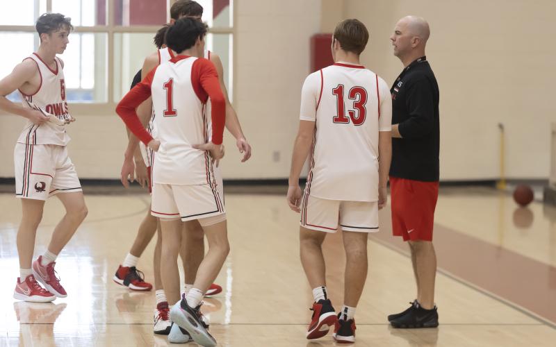 Elgin boys’ head coach Ryan Green instructs his players during a recent practice prior to the season opening game with Altus. PHOTO BY HUGH SCOTT JR..