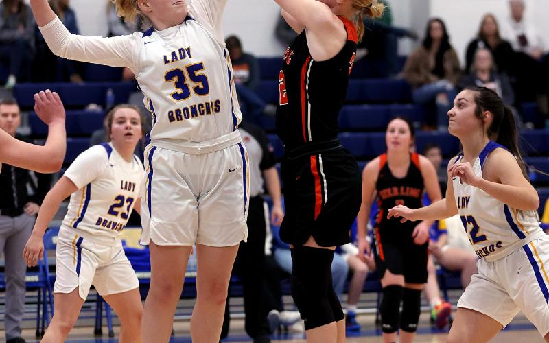 Sterling senior Emma Nunley tries to shoot over the outstretched hands of a Central High defender during Tuesday’s game. Sterling breezed past Central, 55-22, to earn its fourth win of the season. Nunley finished the game with 22 points. PHOTO BY HUGH SCOTT JR.