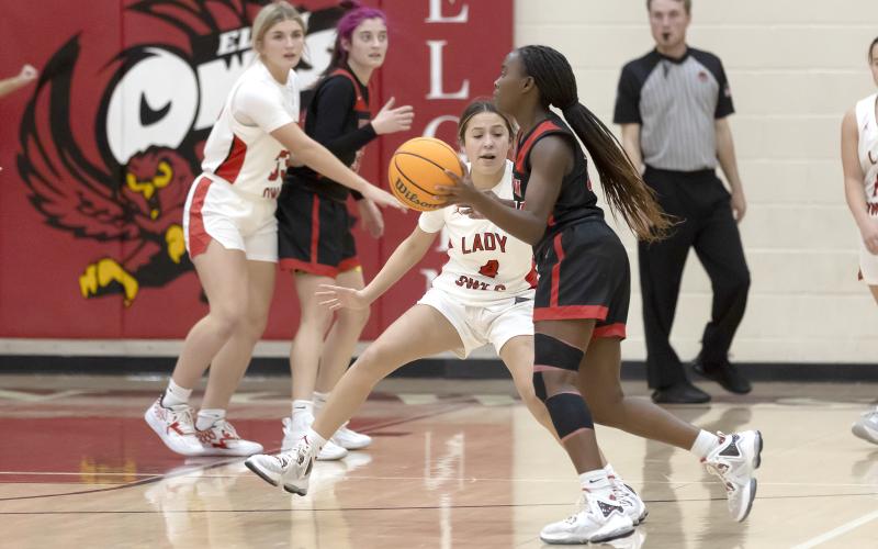 Elgin sophomore Maddie Nez (4) guards a Duncan player during a recent game. HUGH SCOTT JR. | SOUTHWEST CHRONICLE