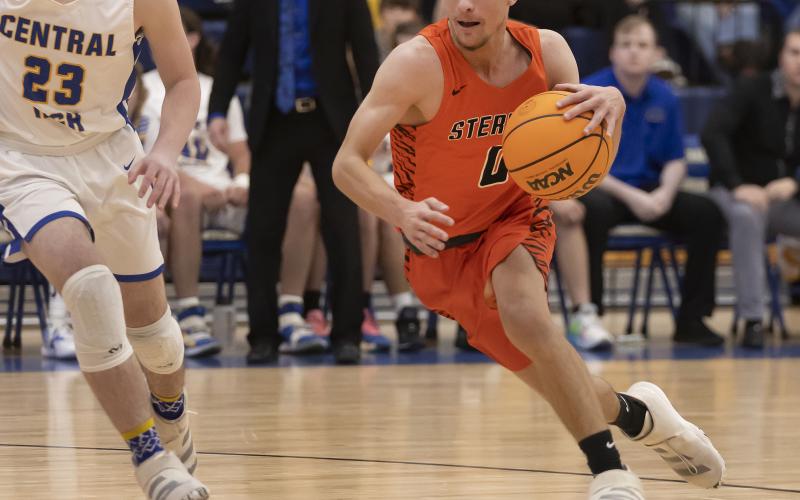 Sterling’s Nate Anderson pushes the ball up court against Central High. Sterling lost that game, but rebounded with a decisive 77-20 win against Cement Tuesday night. PHOTO BY HUGH SCOTT JR.