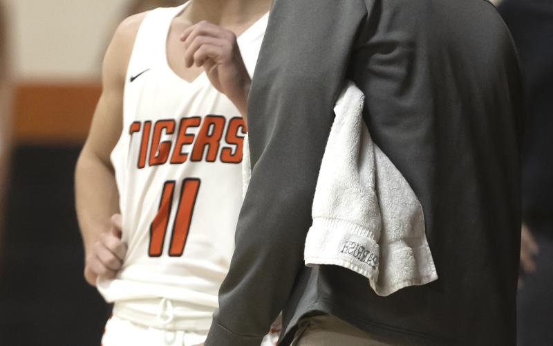 Sterling head coach Trent Parrish gives instructions to senior Nate Anderson during the Dec. 16 game against Apache. HUGH SCOTT JR. | SOUTHWEST CHRONICLE