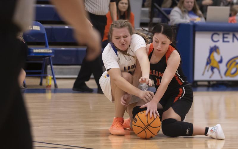 Sterling’s Shelby Spence (right) battles a Central High player for control of a loose ball during Tuesday’s game. PHOTO BY HUGH SCOTT JR.