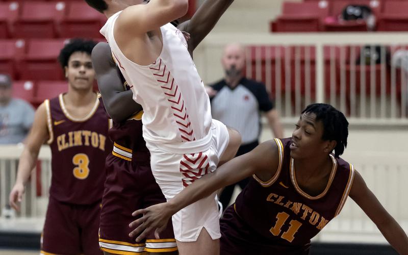 Owl forward Christian Reed (33) takes a shot during Tuesday’s win over Clinton. Reed tallied 15 points in the matchup. HUGH SCOTT JR. | SOUTHWEST CHRONICLE