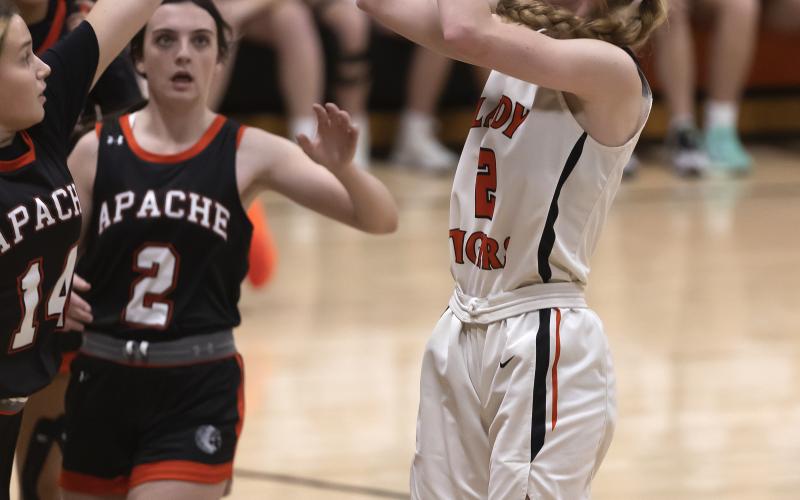 Sterling senior Emma Nunley shoots the ball during a December game against Apache. Nunley tallied 23 points against Alex last Friday to lead all scorers. HUGH SCOTT JR. | SOUTHWEST CHRONICLE