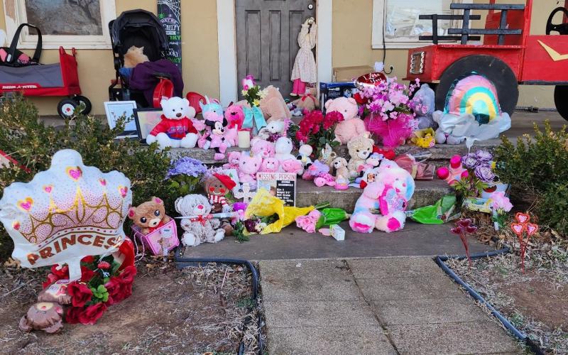 Area residents placed stuffed animals and flowers at a memorial for 4-year-old Athena Brownfield at the house at 225 W. Nebraska in Cyril, where she lived with her sister. STEVE BOOKER | SOUTHWEST CHRONICLE