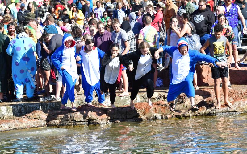 About 200 people braved the not-quite-freezing water of Bath Lake last Saturday to take part in Medicine Park’s annual Polar Plunge. STEVE BOOKER | SOUTHWEST CHRONICLE