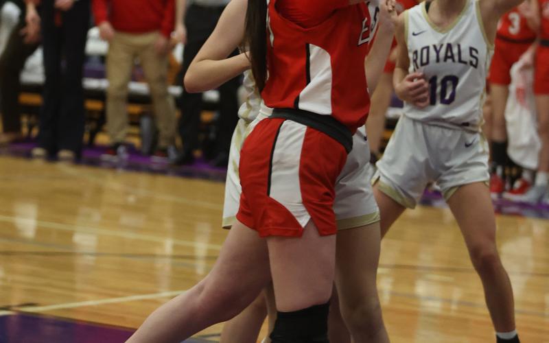 Elgin freshman Kaydence Kern attempts a shot against Community Christian during a Class 4A district title game Friday night. Kern was playing in her first game this season after suffering an injury. (Photo by Hugh Scott Jr.)