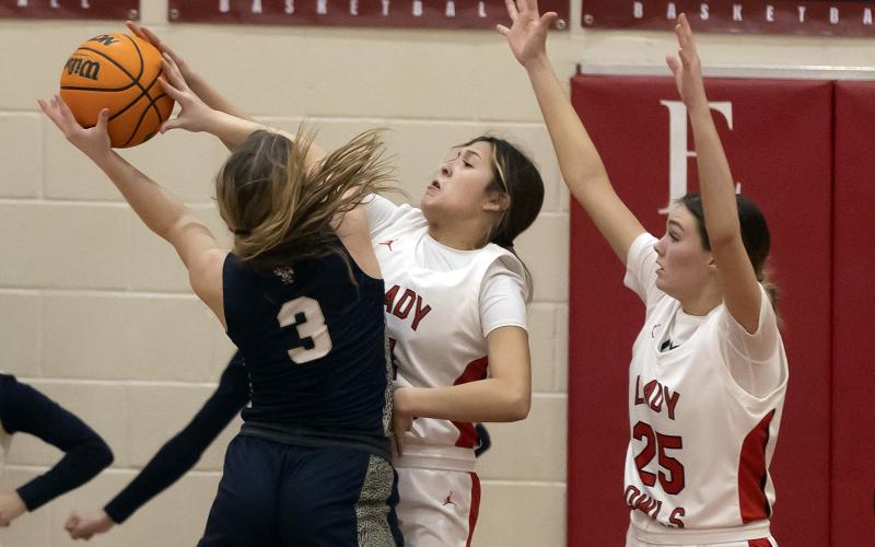 Elgin’s Maddy Nez, center, blocks a shot from a Kingfisher player during last Friday’s matchup. Kingfisher won the game 47-45 on a last-second shot. HUGH SCOTT JR. | SOUTHWEST CHRONICLE