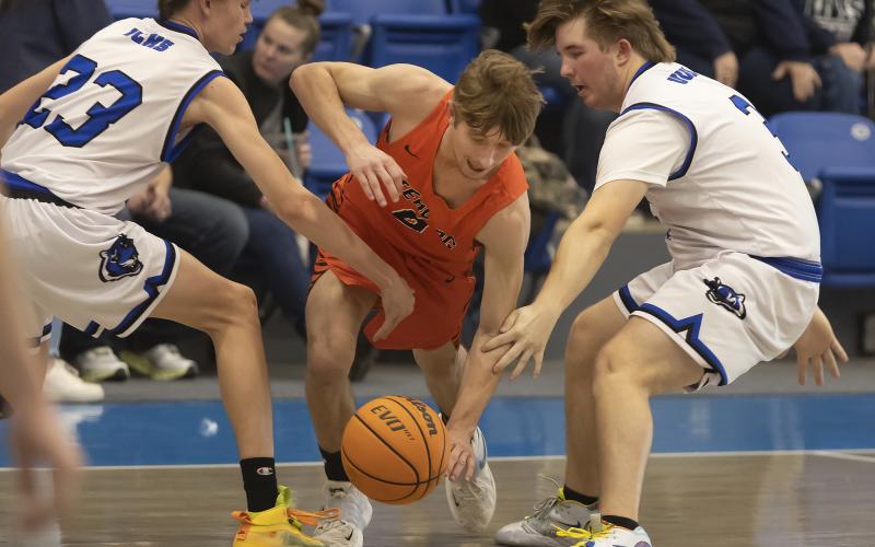 Sterling senior Nate Anderson dribbles between a pair of Union City defenders during regional tourney action. Anderson finished his last high school basketball game with 19 points. HUGH SCOTT JR. | SOUTHWEST CHRONICLE