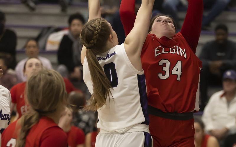 Elgin post player Danika Pendley attempts a shot over a Bethany defender during regional tournament action. HUGH SCOTT JR. | SOUTHWEST CHRONICLE