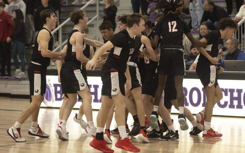 Elgin players react with enthusiasm as they celebrate their regional tournament championship win that sent the team to the Area Tournament this week.  HUGH SCOTT JR. | SOUTHWEST CHRONICLE