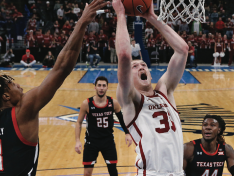 Oklahoma forward Brady Manek shoots between Jahmi’us Ramsey and guard Chris Clarke in a basketball game in Oklahoma City.