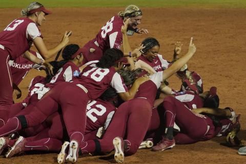  Oklahoma players celebrate after defeating Texas in the NCAA Women's College World Series softball finals Thursday, June 9, 2022, in Oklahoma City. (AP Photo/Sue Ogrocki)