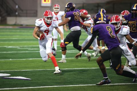 Owl tailback Matthew Lund runs around right end on one of his 18 carries last Friday. Lund gained 187 yards and scored twice. Photo by Hugh Scott Jr.