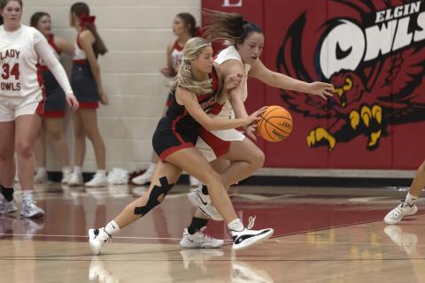 Hugh Scott Jr. | Southwest Chronicle Lady Owl junior Addy Choate battles for the ball with a Duncan player during the Dec. 13 come-from-behind 57-54 win. Elgin defeated Western Conference foe Newcastle 43-24 on Dec. 16.