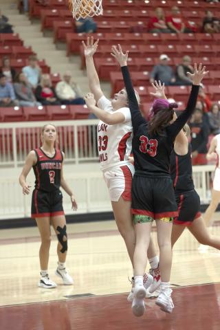 Elgin freshman Kelby Carter (33) toss the ball toward the basket while guarded by Duncan defenders during a recent game. HUGH SCOTT JR. | SOUTHWEST CHRONICLE
