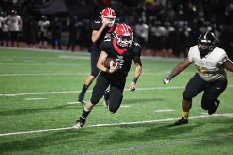 Elgin running back Matt Lund (9) sprints past a Midwest City defender during the last regular-season game of the year. Elgin advanced to the playoffs against Guthrie but lost 17-0. HUGH SCOTT JR. | SOUTHWEST CHRONICLE