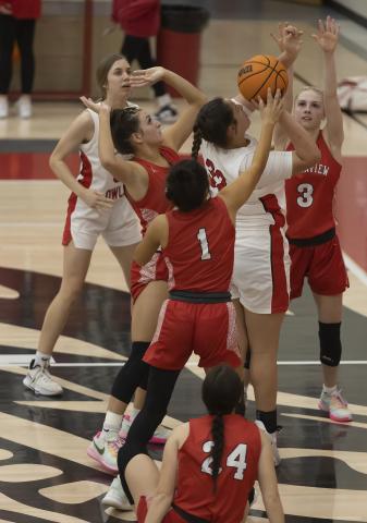 Elgin’s Addy Choate takes a shot against Plainview during the Purcell Tournament. Elgin dropped a 64-30 decision to Tuttle last Friday. The Lady Owls will play today at Bethany. HUHGH SCOTT JR. | SOUTHWEST CHRONICLE